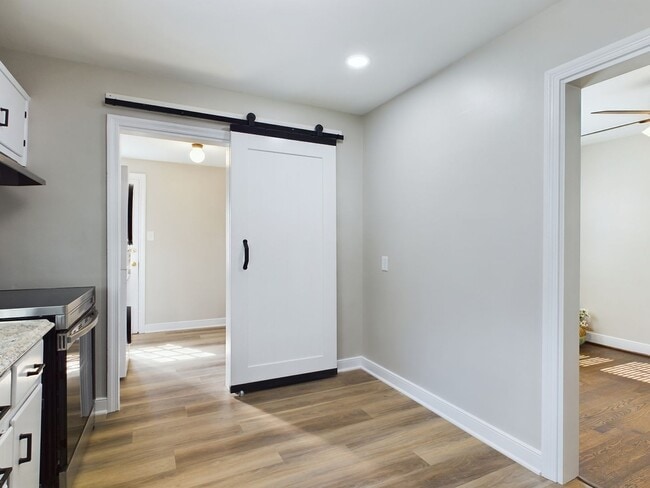 Building Photo - 709 N Parham Rd