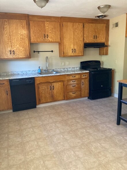 Building Photo - 1322 Topaz Way