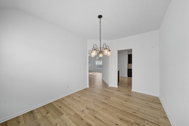Building Photo - 14730 Fir Knoll Way