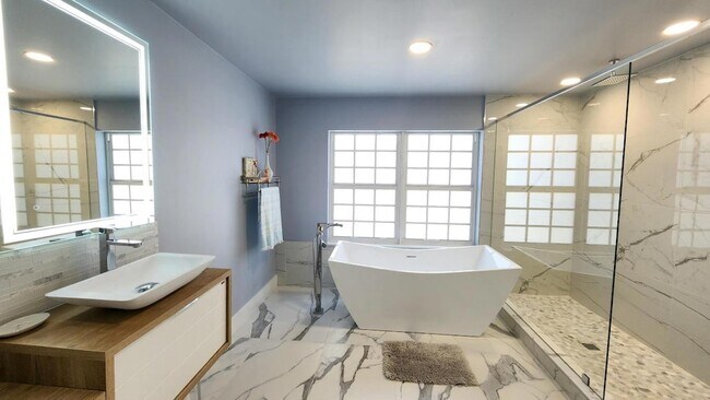 Building Photo - 1851 Corsica Dr