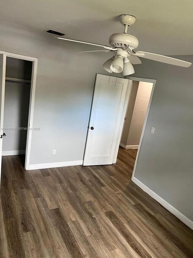 Building Photo - 130 NE 171st Terrace