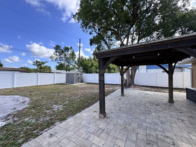 Building Photo - 3465 Balsam Dr