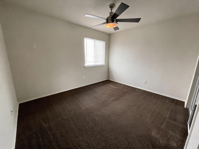 Building Photo - 4-Bedroom House for Rent in Killeen