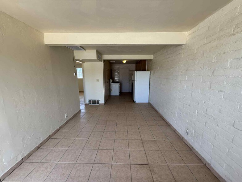 Building Photo - 705 W Irvington Rd