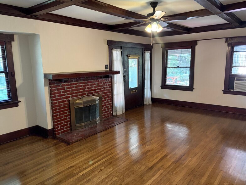 Building Photo - 1262 N Hudson Ave