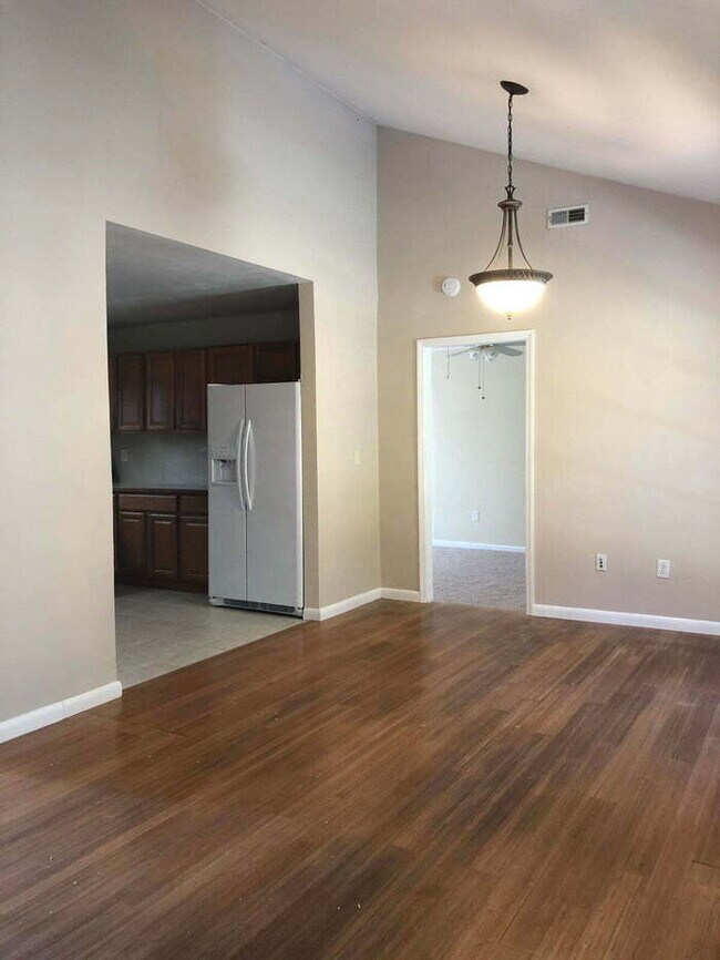 Building Photo - 115 Aylesbury Rd