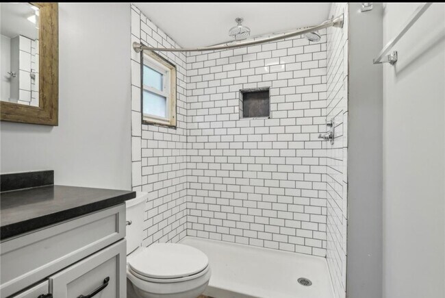 Building Photo - 81 S 16th St