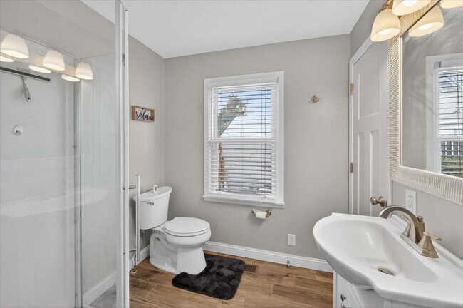 Building Photo - 2113 Pamela Dr