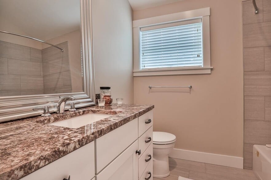 Building Photo - 26 N Main, 3