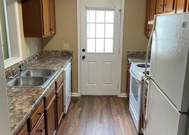 Building Photo - 928 Nottingham Dr