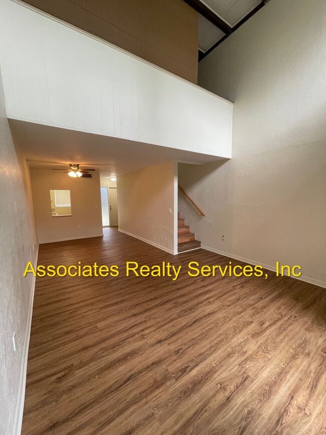 Building Photo - Remodeled Loft!