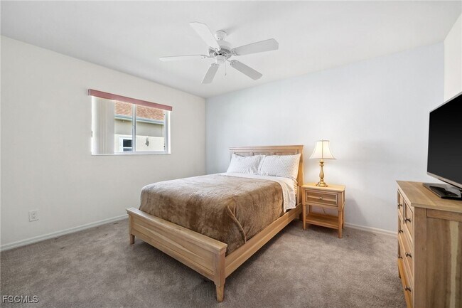 Building Photo - 210 SW 37th Terrace