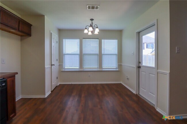 Building Photo - 7819 Bridgepointe Dr