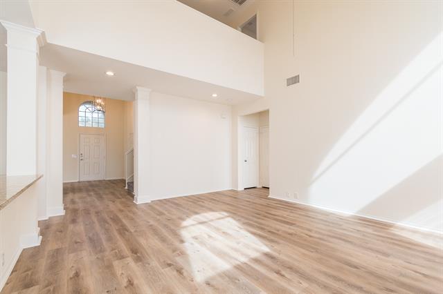 Building Photo - 3614 English Oak Dr