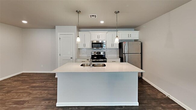 Building Photo - 2 Bedroom 2 Bath Duplex Close To Tinker AFB
