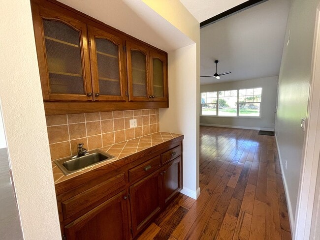 Building Photo - Beautiful Mesa Oaks Home