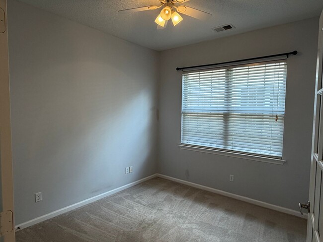 Building Photo - Beautiful Sun City Home