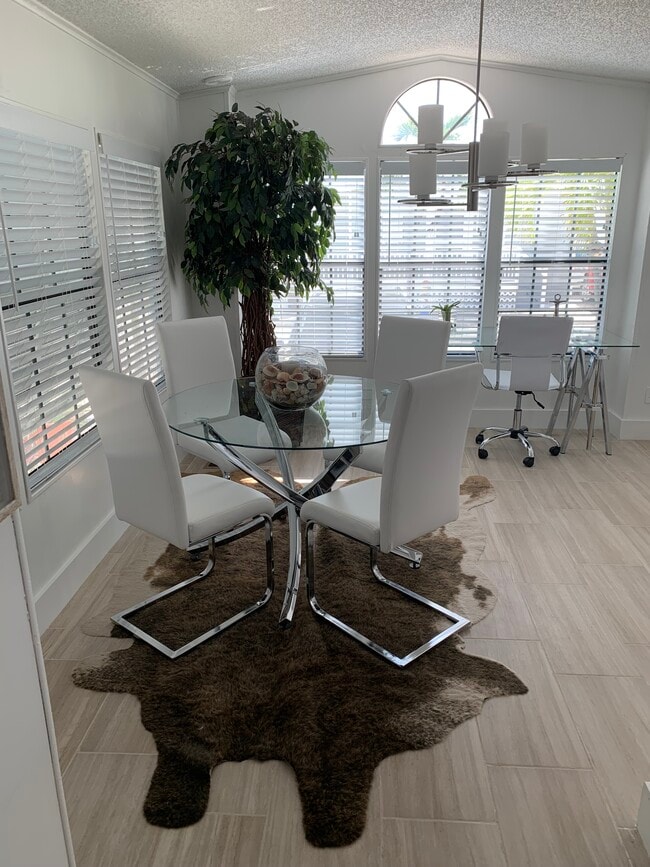 Building Photo - 55 Boca Chica Rd