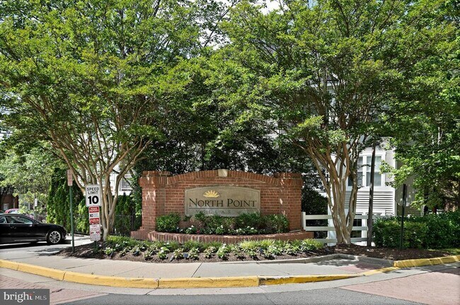 Building Photo - 1519 North Point Dr