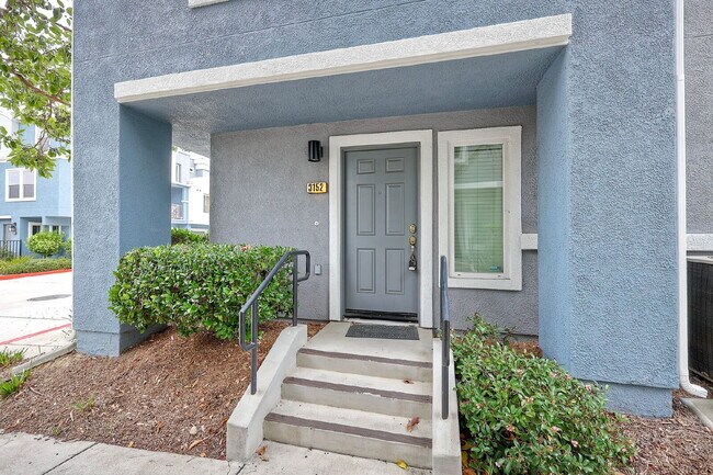 Primary Photo - Spacious 2BR/2.5BA Townhome in the desirab...