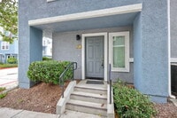 Building Photo - Spacious 2-Bed, 2.5-Bath Condo on Lighthou...