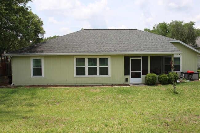 Building Photo - 3 bedroom 2 bath in Eagle Point - Sublease!!