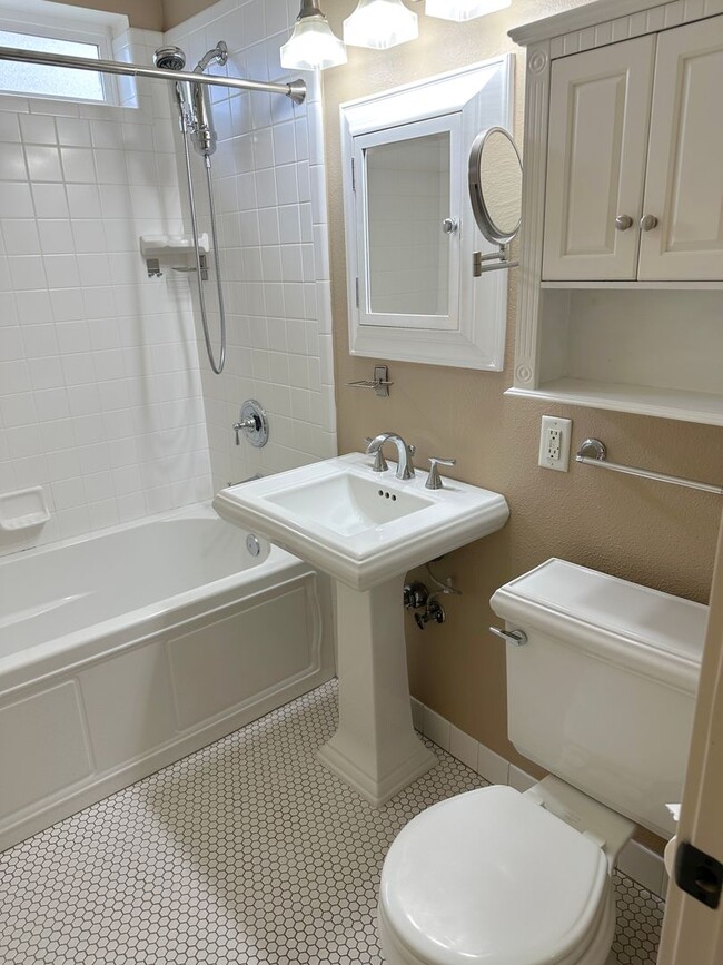 Building Photo - Two-Bedroom Condo in North End