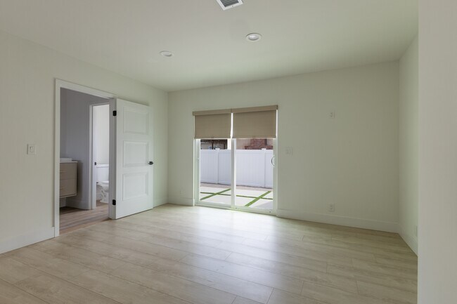 Building Photo - 17601 Hamlin St