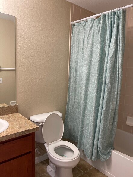 Building Photo - 14 Poplar Ct