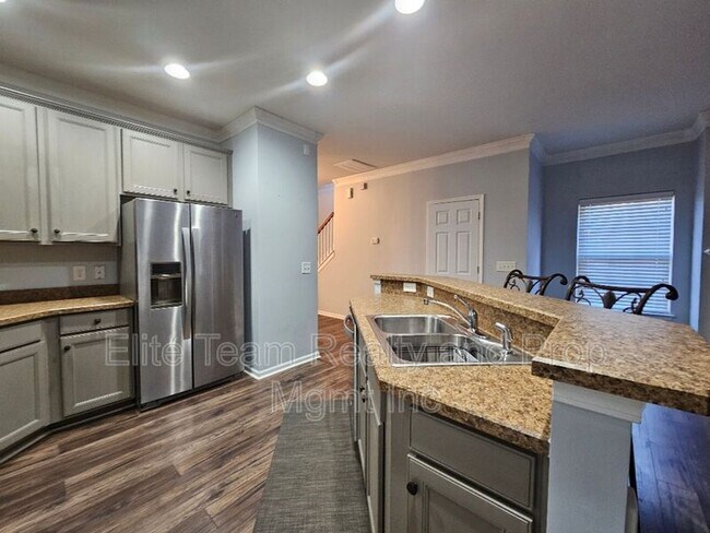 Building Photo - 2219 Crosscut Dr