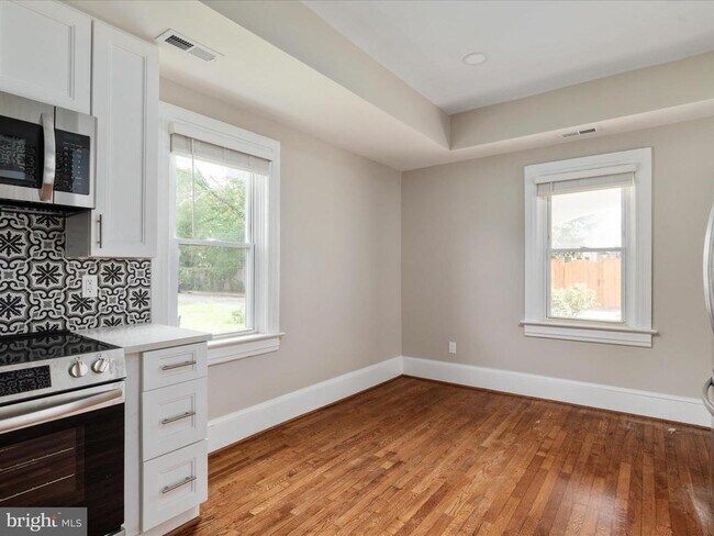 Building Photo - 323 Osage St