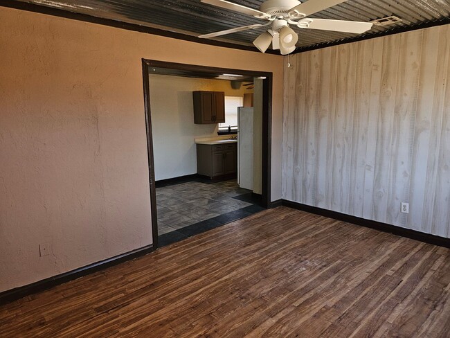 Building Photo - Cute 2 bed 1 bath in Midwest City Close to...