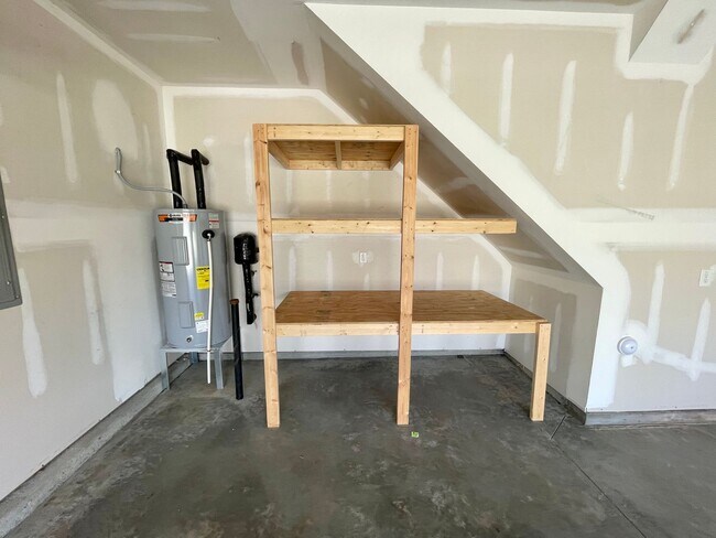 Building Photo - Gorgeous 4 Bed 2.5 Bath Home in GSO