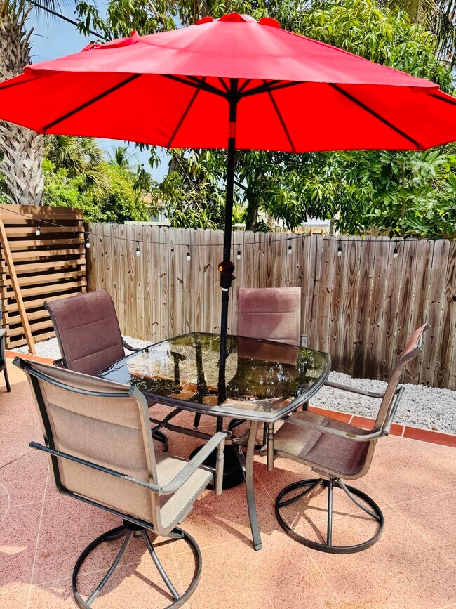 Building Photo - 601 N E St