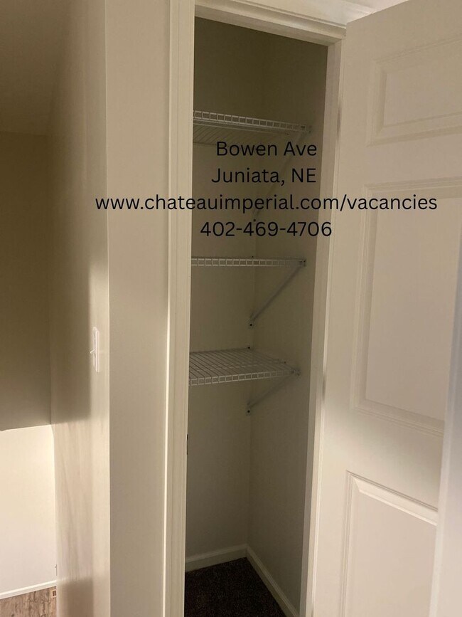 Building Photo - 600 N Bowen Ave