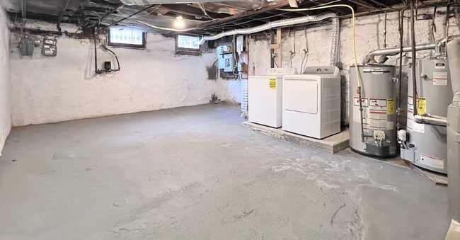 Building Photo - Beautiful 1 BR w/ in unit WASHER / DRYER and private basement! *Available Now*