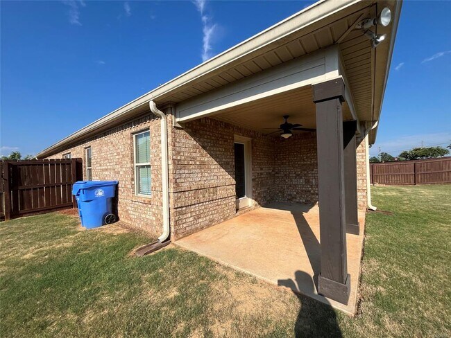 Building Photo - 966 Wheat Ridge Dr