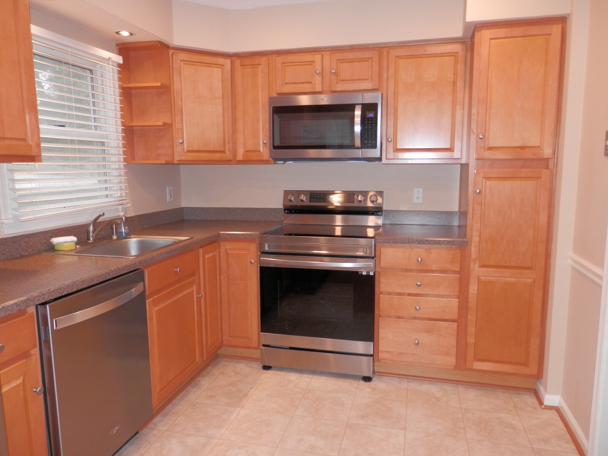 Building Photo - 3201 Bridlewood Dr