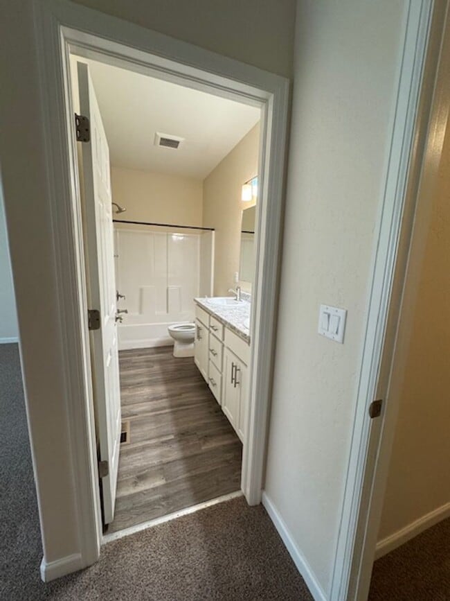 Building Photo - Modern 2-Story Townhome in Prime Mesa Mall Location!