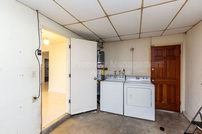 Building Photo - 8740 Flanders Dr