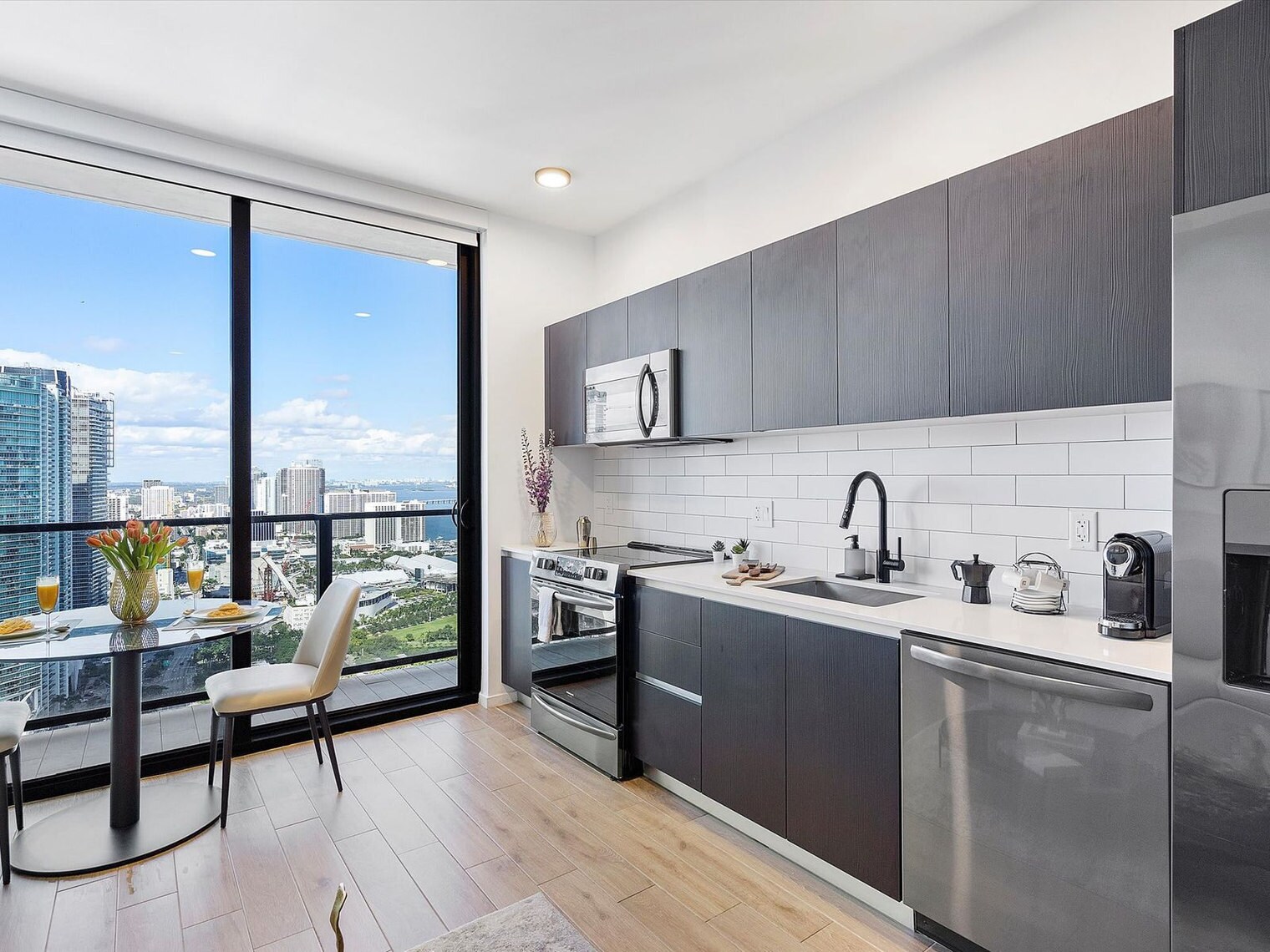 Building Photo - 398 NE 5th St