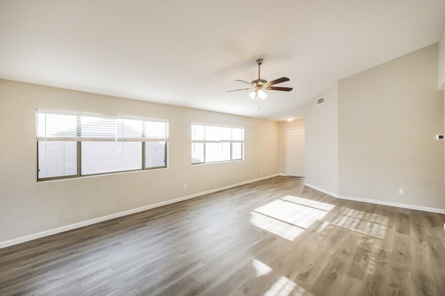 Building Photo - 25703 W St Charles Ct