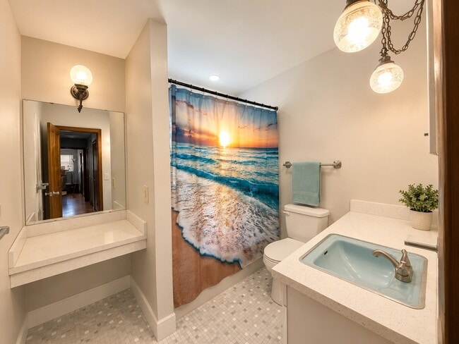 Building Photo - 6006 Jaguar Dr W