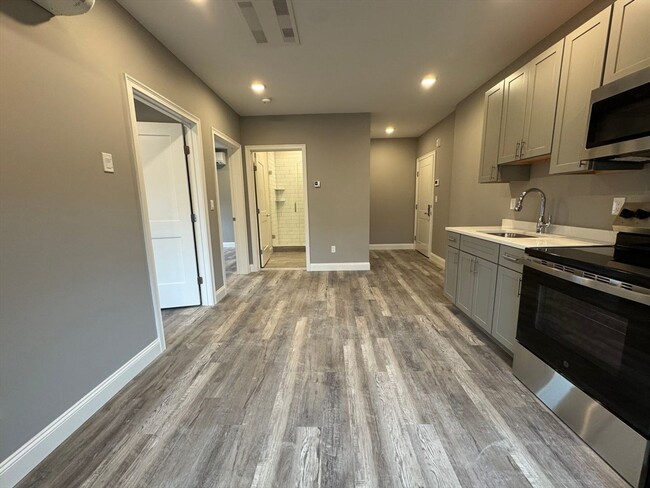 Building Photo - 650 Beach St