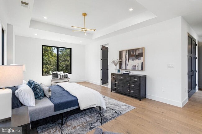 Building Photo - 1733 Chain Bridge Rd