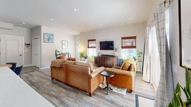 Building Photo - 730 Compass Lp