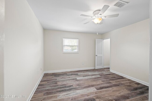 Building Photo - 11359 Bedford Oaks Dr