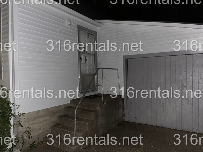 Building Photo - $650 - 1 bed 1 bath - Duplex