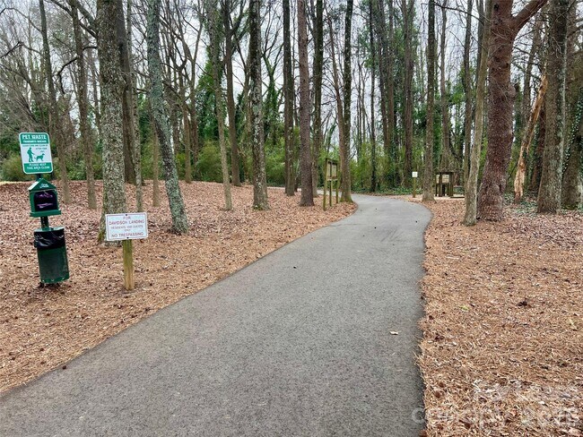 Building Photo - 751 Southwest Dr