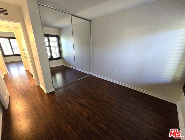 Building Photo - 18350 Hatteras St